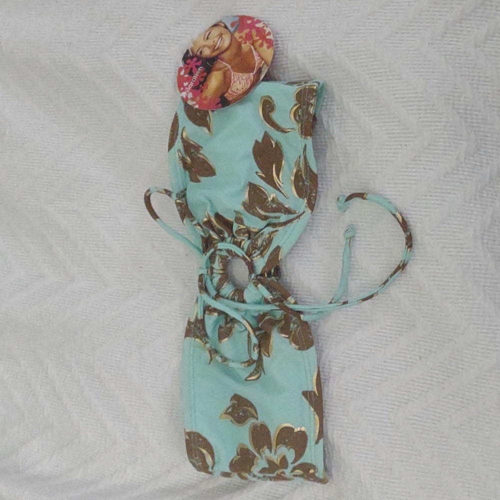 Xhilaration Bathing Suit Top in Size S. NWT.
